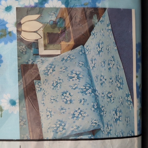 VGT, Heritage Blue Floral Muslin Queen Flat Sheet. - Picture 5 of 7